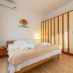 Rosales 乌格连