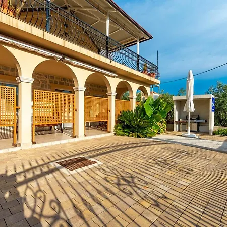 Rosales Tatil Evi Ugljan